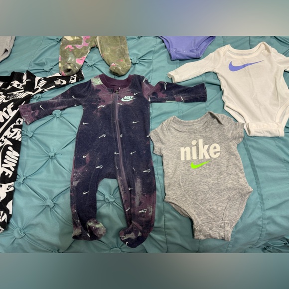 Newborn Nike 7 Piece Bundle - Picture 6 of 7
